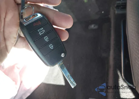 2018 Kia Optima Lx z USA, uszkodzony, nr VIN 5XXGT4L31JG220802